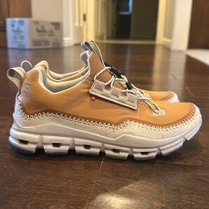 ✨ON CLOUD - Like new❤️